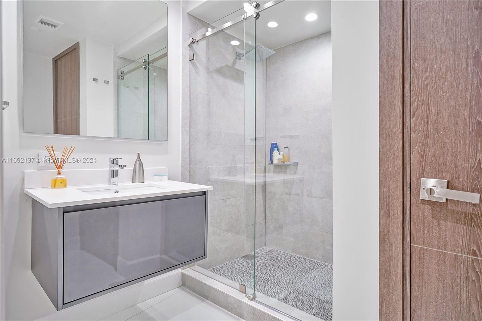 901 Brickell Key Blvd #2507, Miami FL 33131