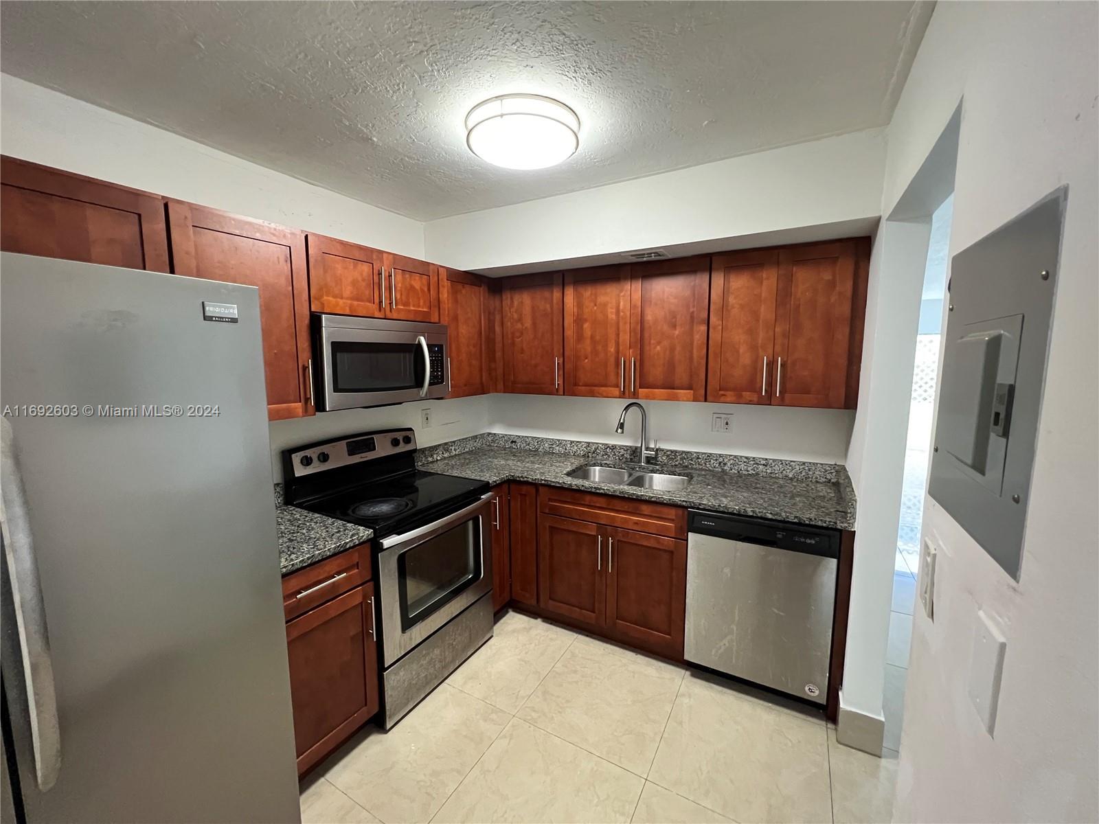 3600 NW 21st St #114, Lauderdale Lakes, Florida image 3