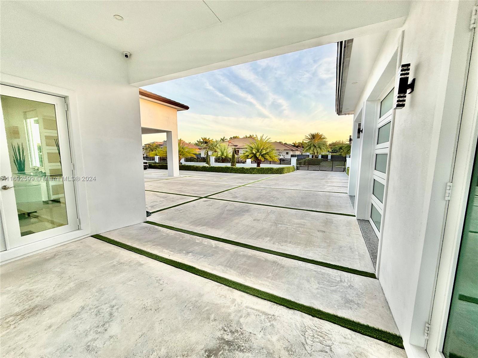 9781 NW 131st St, Hialeah Gardens, Florida image 14