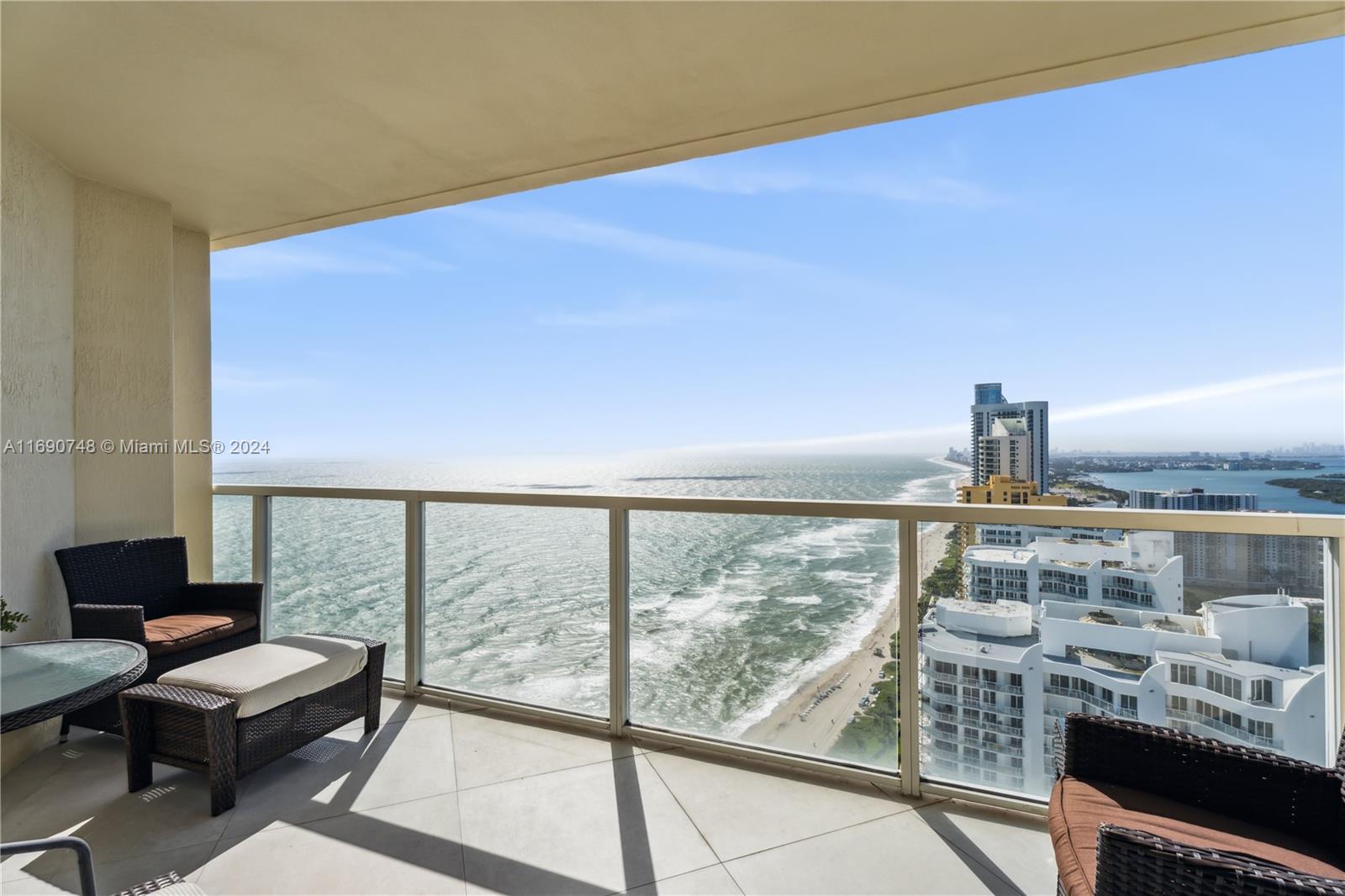 Apartamento à Venda em Sunny Isles Beach, FL