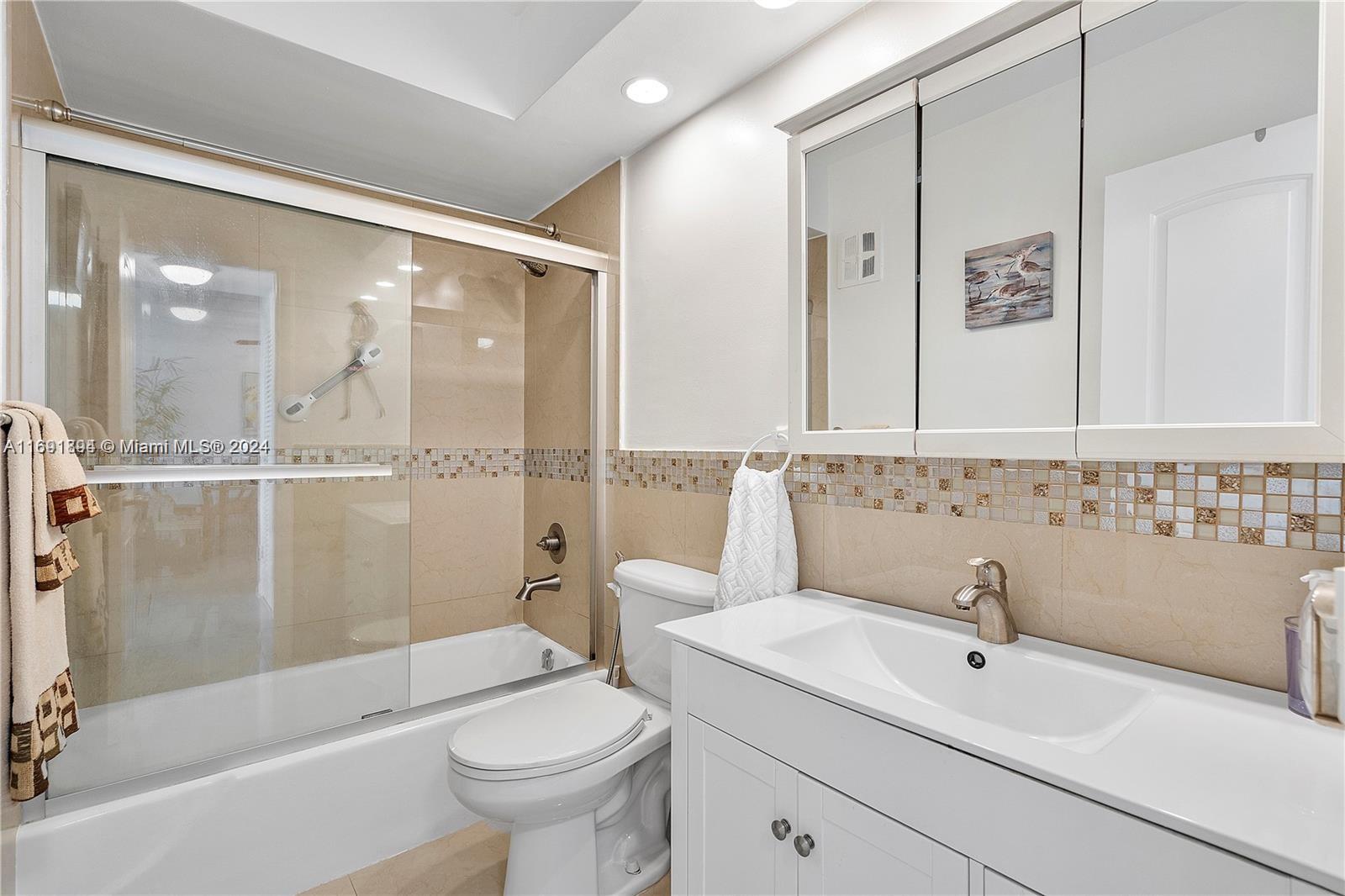 470 Paradise Isle #308, Hallandale Beach, Florida image 22