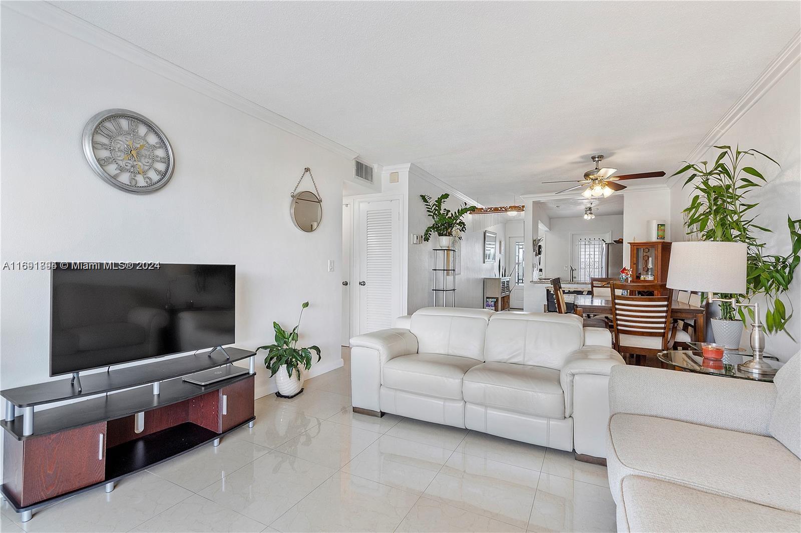 470 Paradise Isle #308, Hallandale Beach, Florida image 3