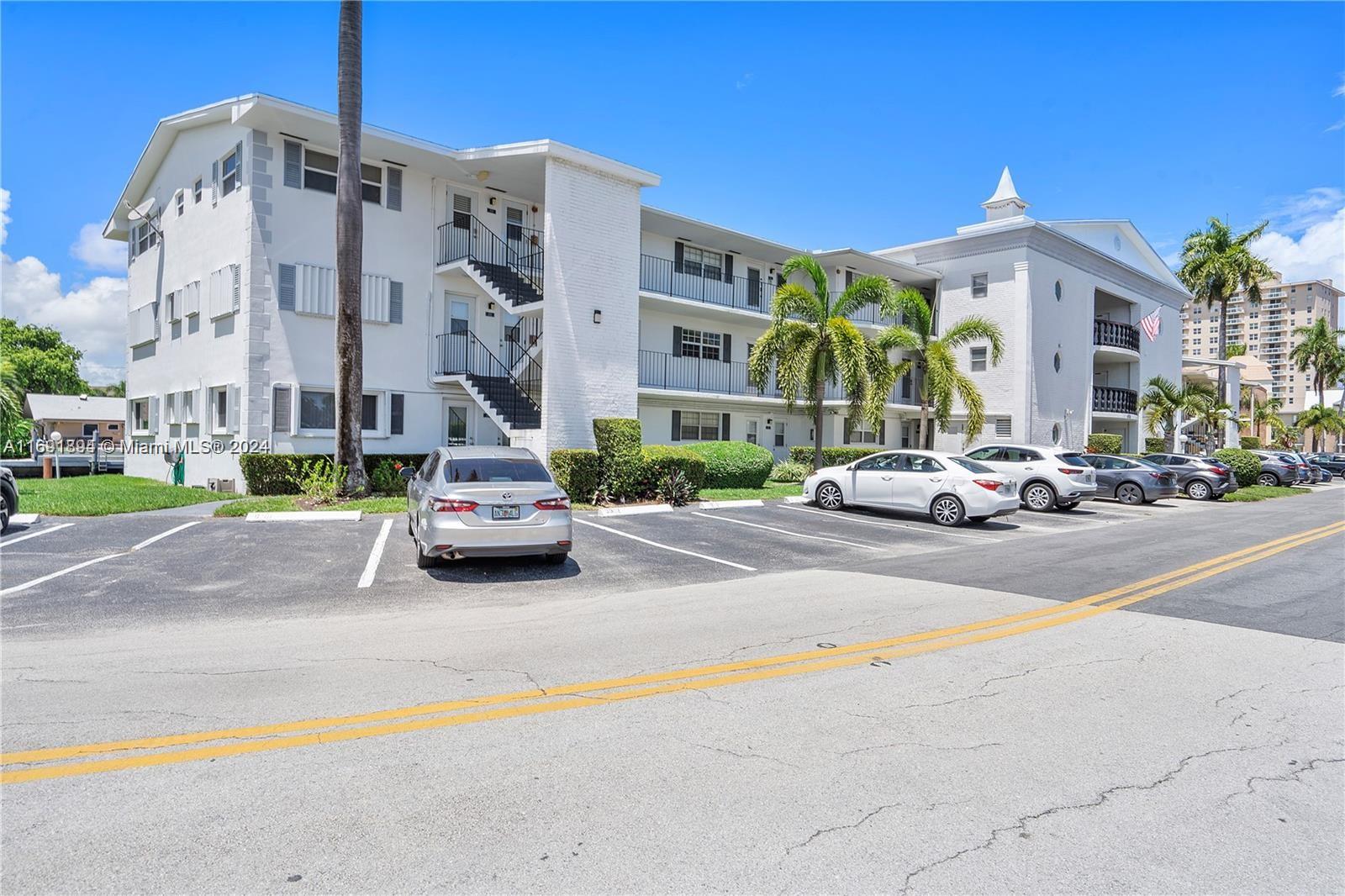 470 Paradise Isle #308, Hallandale Beach, Florida image 31