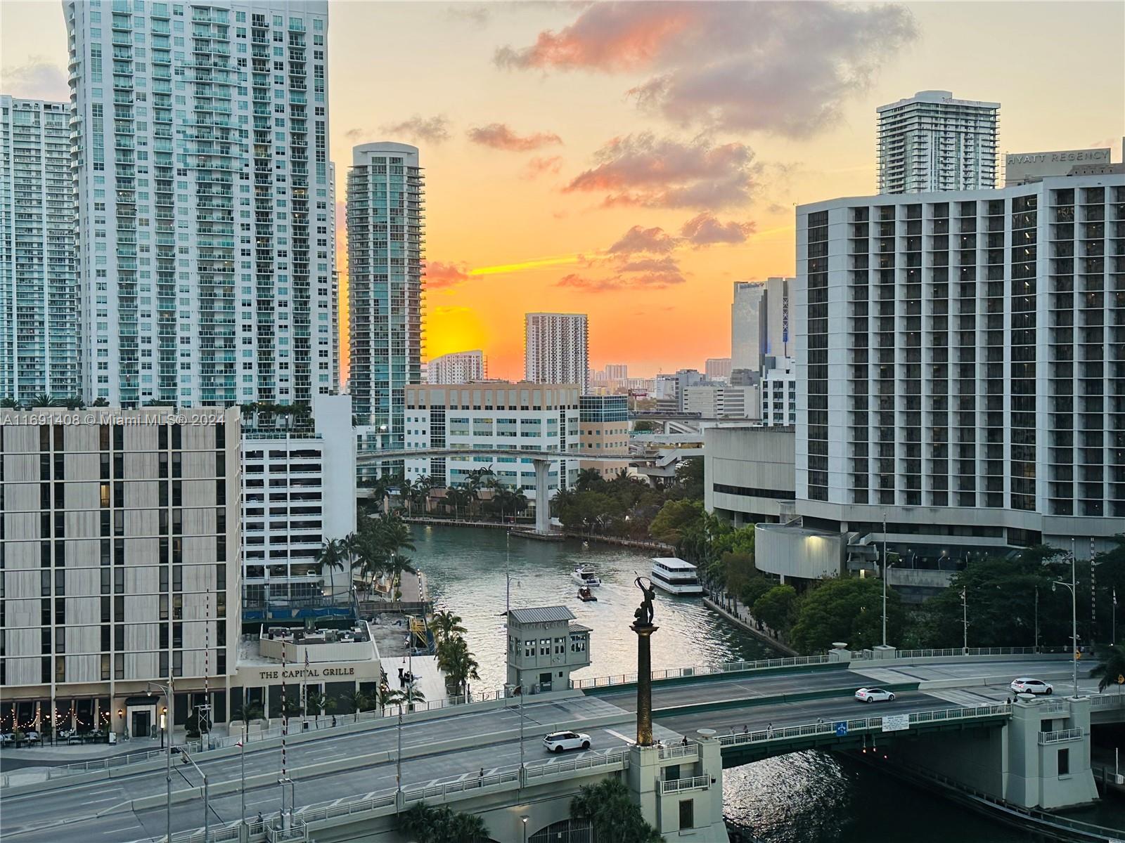 Experience luxury living in this fully-furnished one-bedroom unit at Icon Tower 1. Featuring 16-foot high ceilings
and ample natural light, this well-maintained apartment offers breathtaking views from a spacious balcony
overlooking the river and city skyline. It feels likes home, Step out onto the same floor to find the swimming pool
and spa just a few steps away. Located in the heart of Brickell, it's a short 5-minute walk to Brickell
City Center and top dining and shopping spots. Icon's top-notch amenities include a 300 ft pool, spa, fitness center
with bay views, juice bar, and 24/7 concierge. Available for a minimum six-month lease.  Available From 1/20/25 - (Ask about the renovation on the balconies) Ask showing 24 hs at least