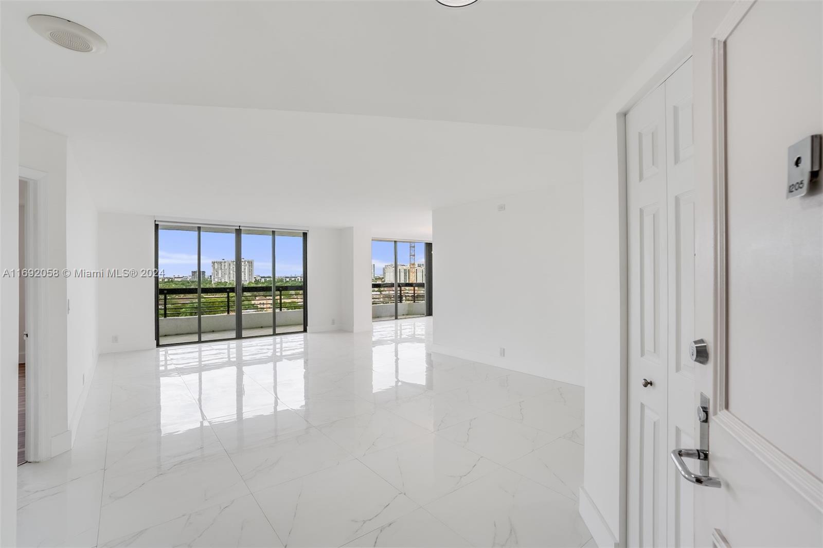 3500 Mystic Pointe Dr #1205, Aventura, Florida image 2