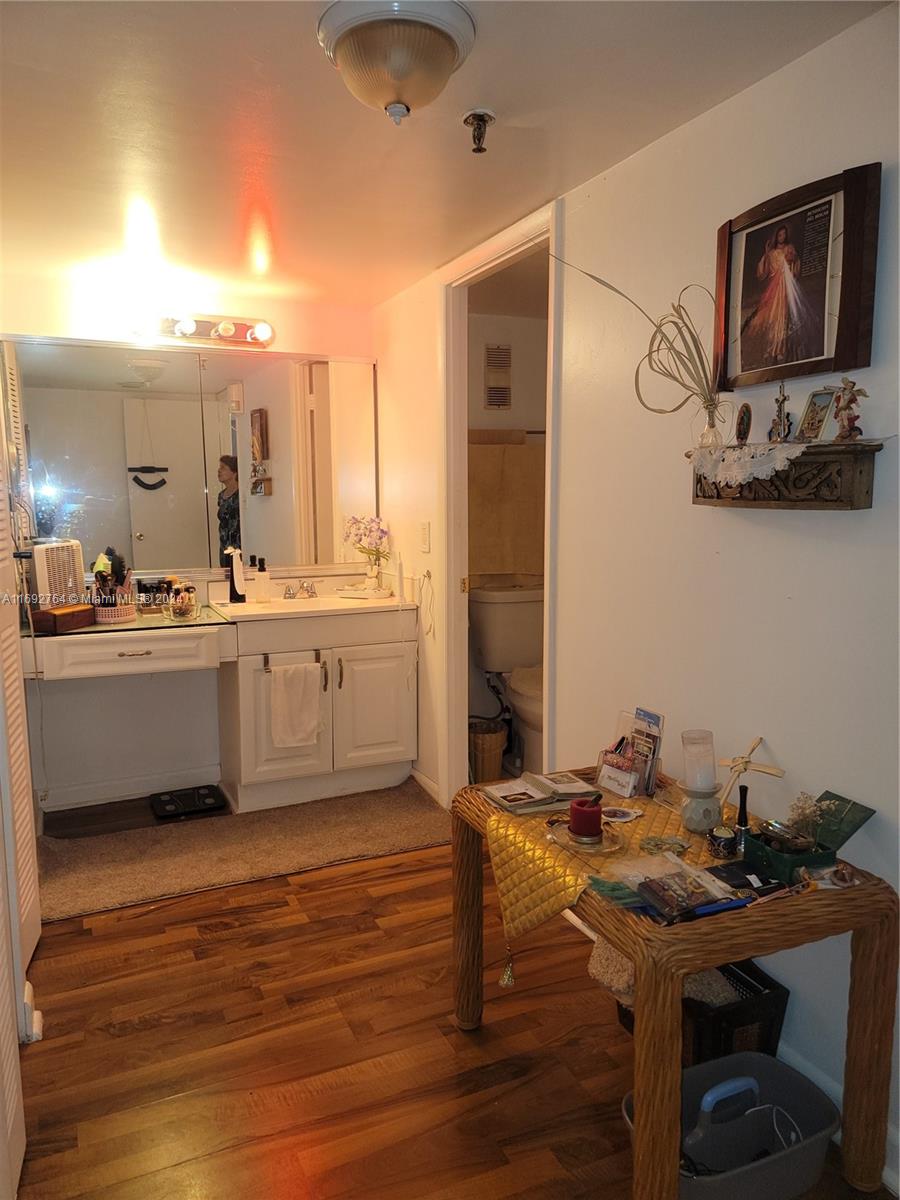 Listing Photo 9