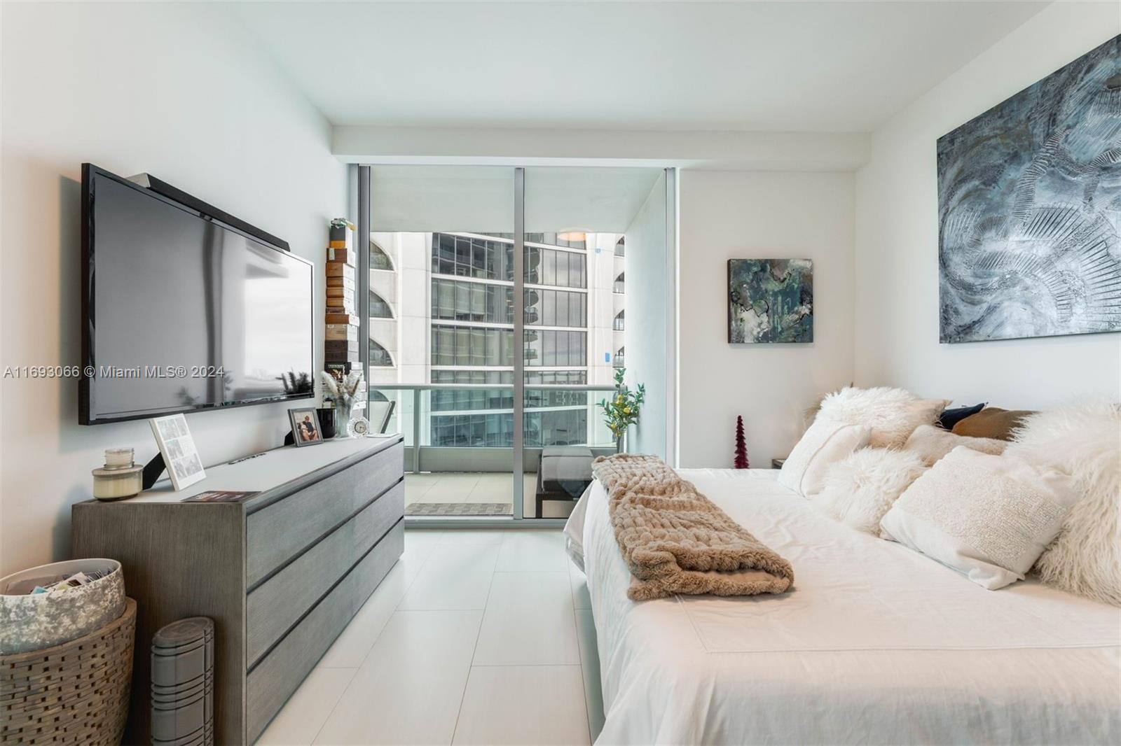 900 Biscayne Blvd #2312, Miami FL 33132