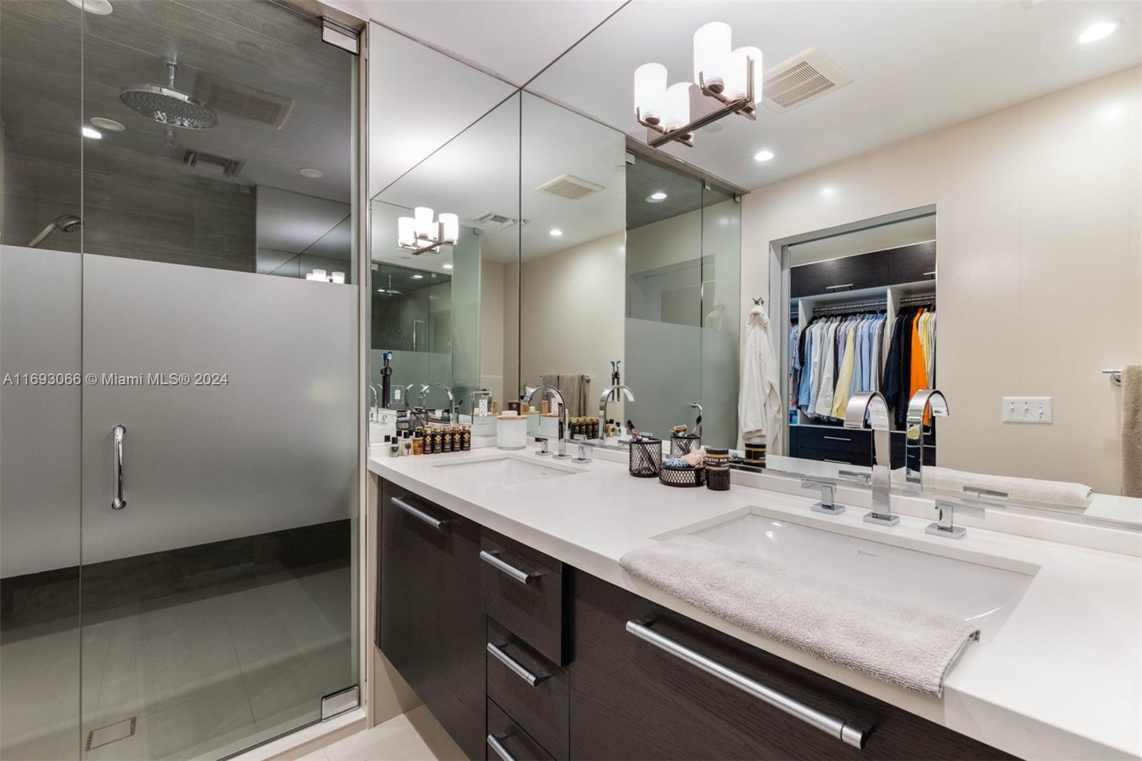 900 Biscayne Blvd #2312, Miami FL 33132