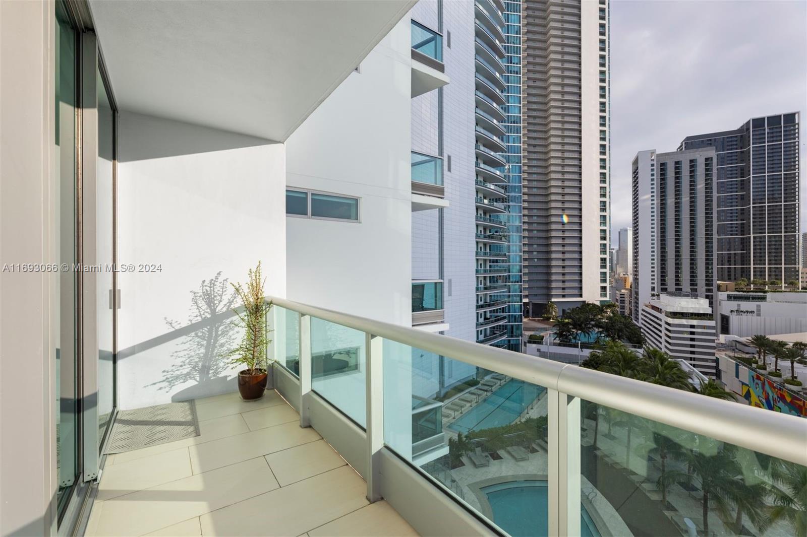 900 Biscayne Blvd #2312, Miami FL 33132
