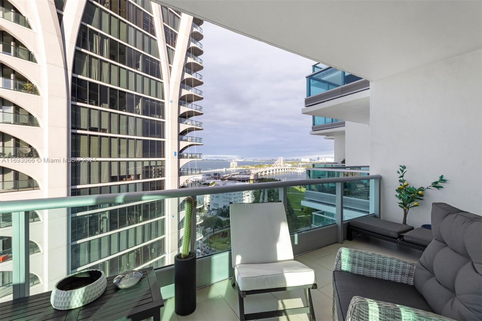 900 Biscayne Blvd #2312, Miami FL 33132