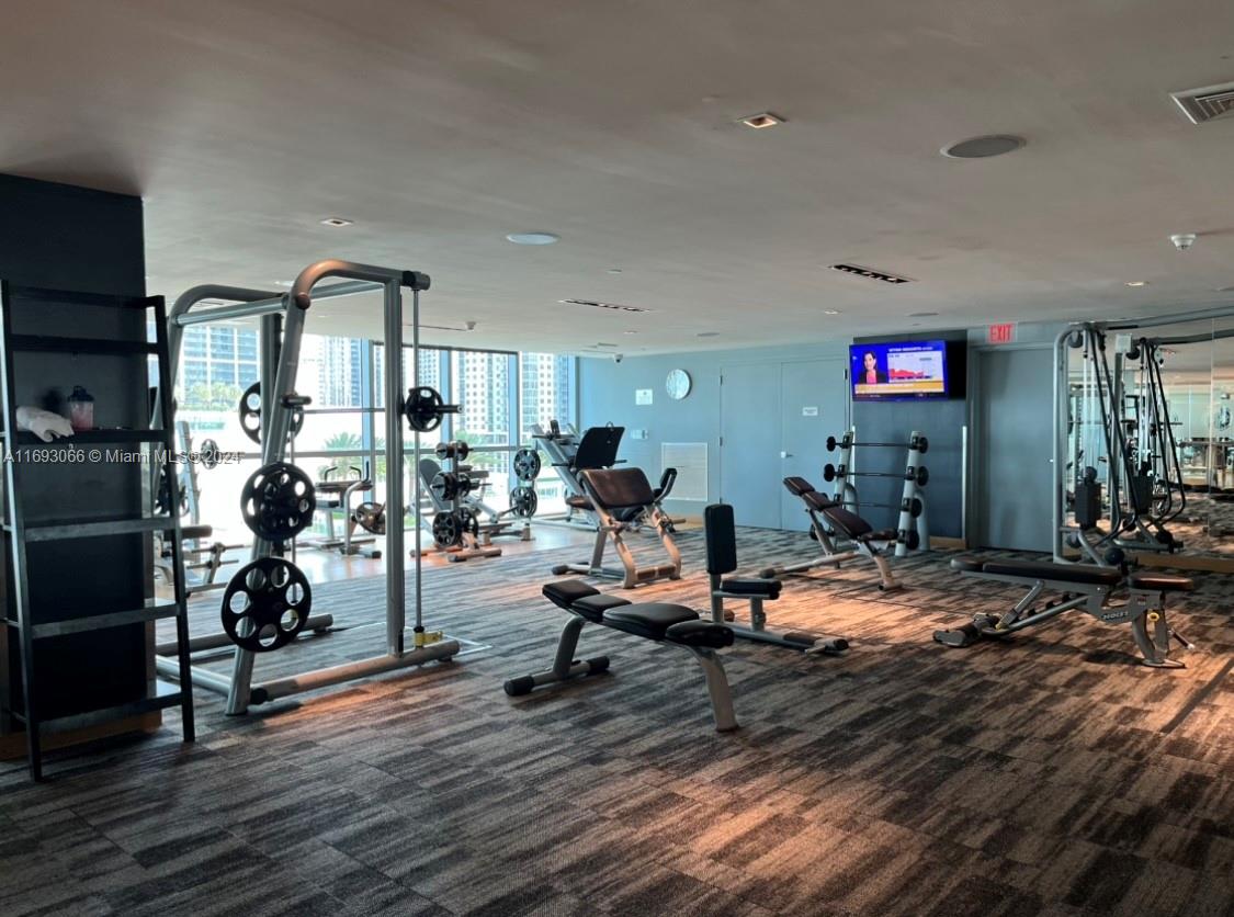 900 Biscayne Blvd #2312, Miami FL 33132