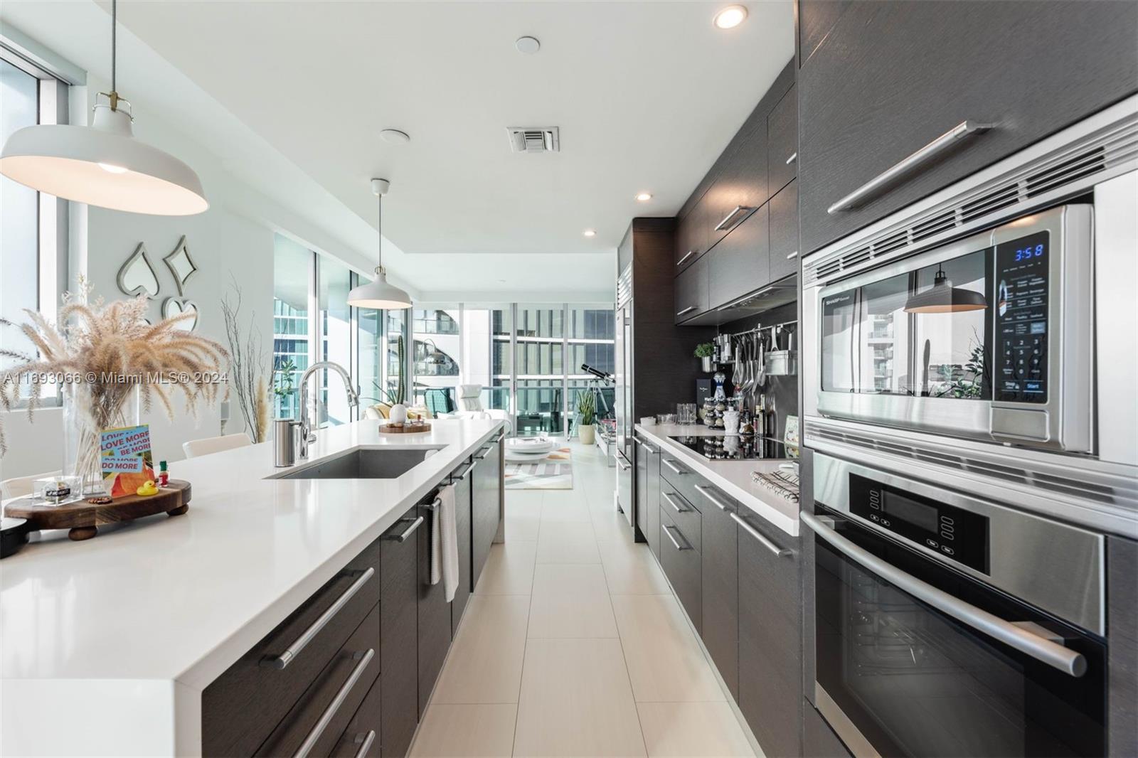 900 Biscayne Blvd #2312, Miami FL 33132