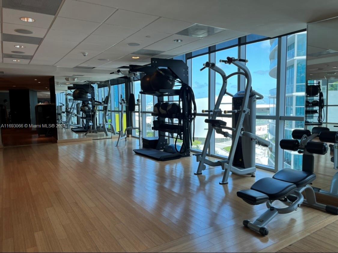 900 Biscayne Blvd #2312, Miami FL 33132