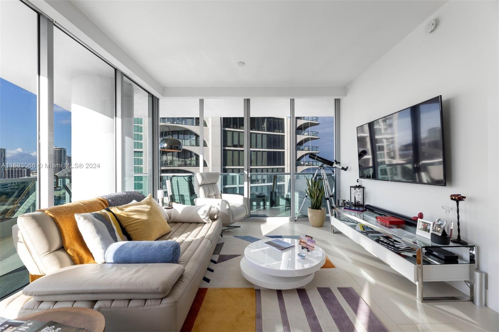 900 Biscayne Blvd #2312, Miami FL 33132