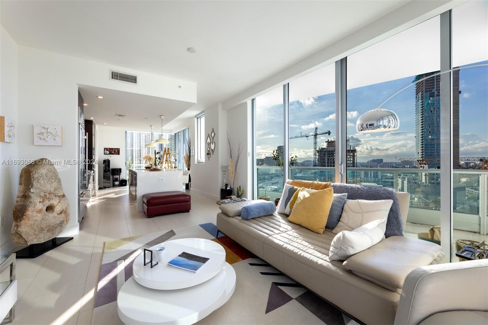 900 Biscayne Blvd #2312, Miami FL 33132