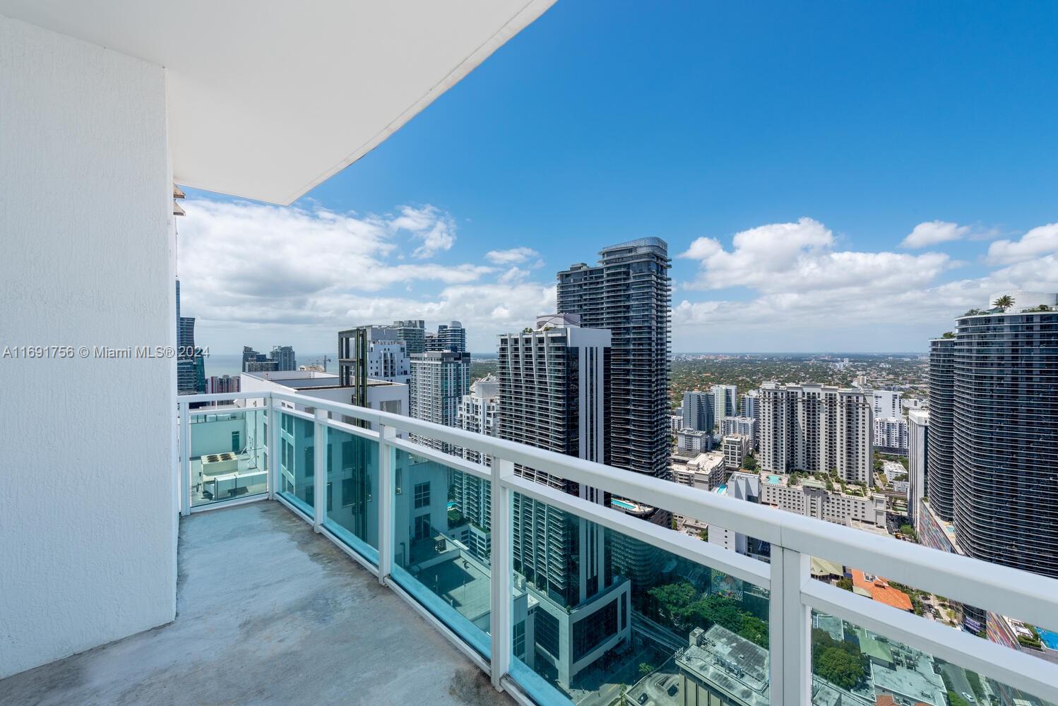 AMAZING UNIT IN THE HEART OF BRICKELL. THIS IS THE LARGEST 1 BEDROOM UNIT IN THE BUILDING WITH PORCELANATO FLOORINGS AND LARGE WALK IN CLOSET. THIS UNIT HAS MAGNIFICENT VIEWS OF BRICKELL, KEY BISCAYNE, COCONUT GROVE, CORAL GABLES AND DOWNTOWN. FANTASTIC AMENITIES: GYM, POOL, SAUNA THEATER ROOM, BUSSINESS CENTER, PARTY ROOM AND MORE. WALKING DISTANCE TO THE BEST RESTAURANT IN BRICKELL AND THE COOLEST NIGHT. CLUB. BUILDING OFFER 24 HRS SECURITY. AVAILABLE ON FEBRUARY 14, 2025.