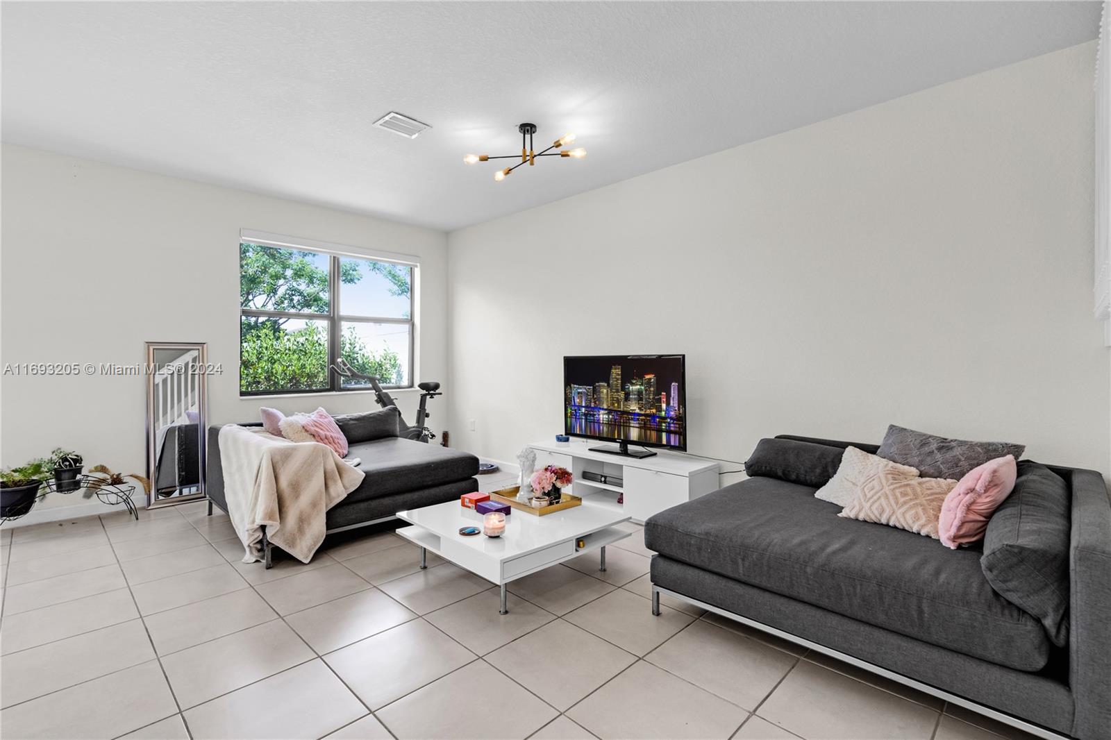 3318 W 100th Ter #3318, Hialeah, Florida image 16