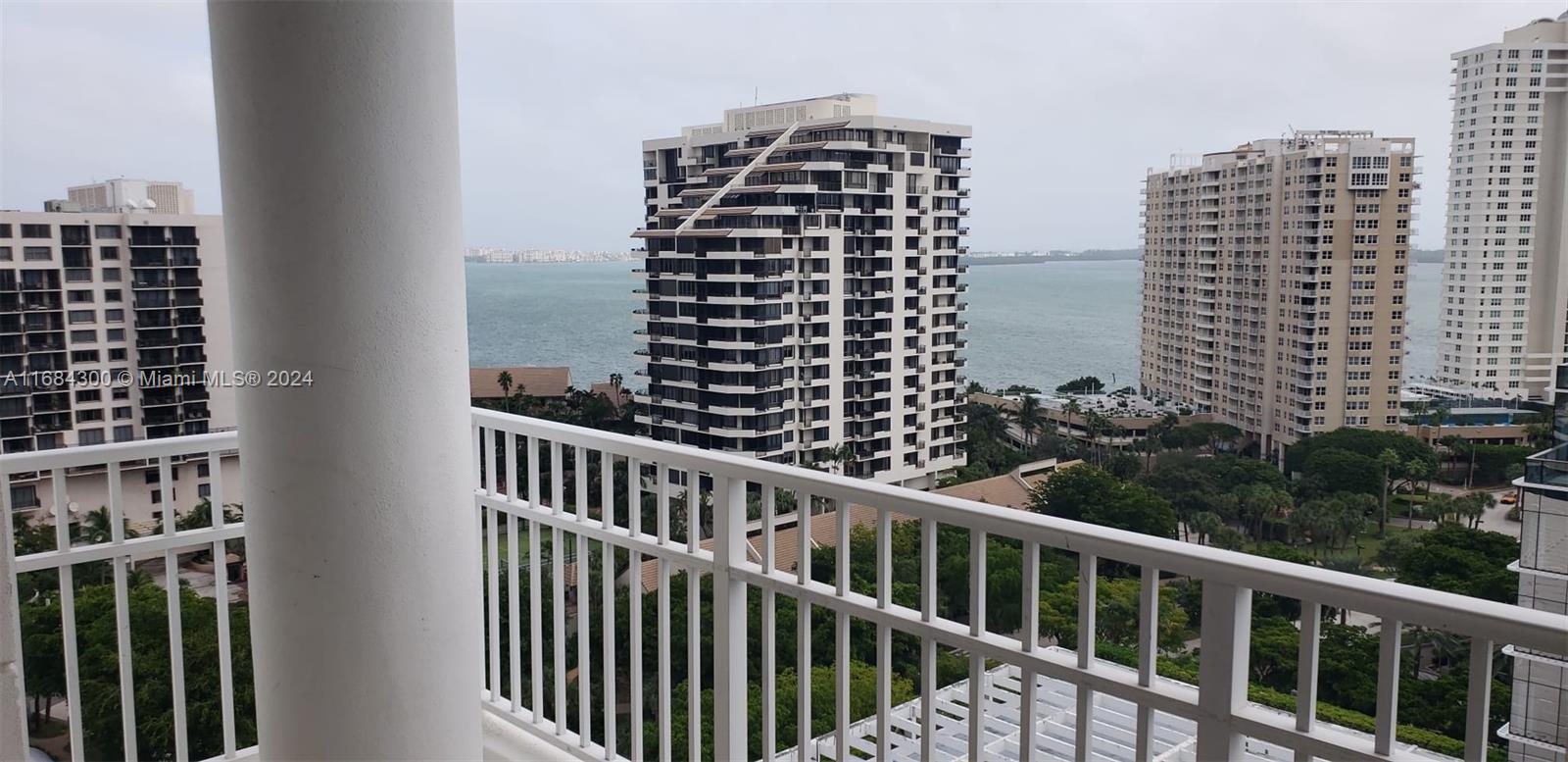 BEAUTIFULLY RENOVATED 2 BED 2 BATH, WELCOME TO YOUR DREAM CONDO AND LUXURY ISLAND OF BRICKELL KEY . STAINLESS STEEL APPLIANCES,UNIT COME WITH A PARKING SPACES ,POOL,FITNES CENTER ,RAQUET BALL,SQUASCH,BBQ,BILLARD ROOM,CONFERENCE ROOM. LOCATION,,,,LOCATION,,, WALKING DISTANCE TO BRICKELL CENTER, RESTAURANTS.
PERFECT PROPERTY FOR LIVING OR INVESTMENT