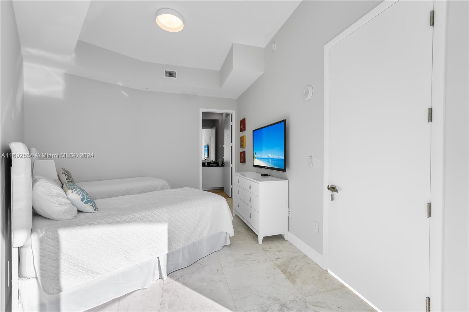 15901 Collins Ave, Sunny Isles Beach, Florida image 25