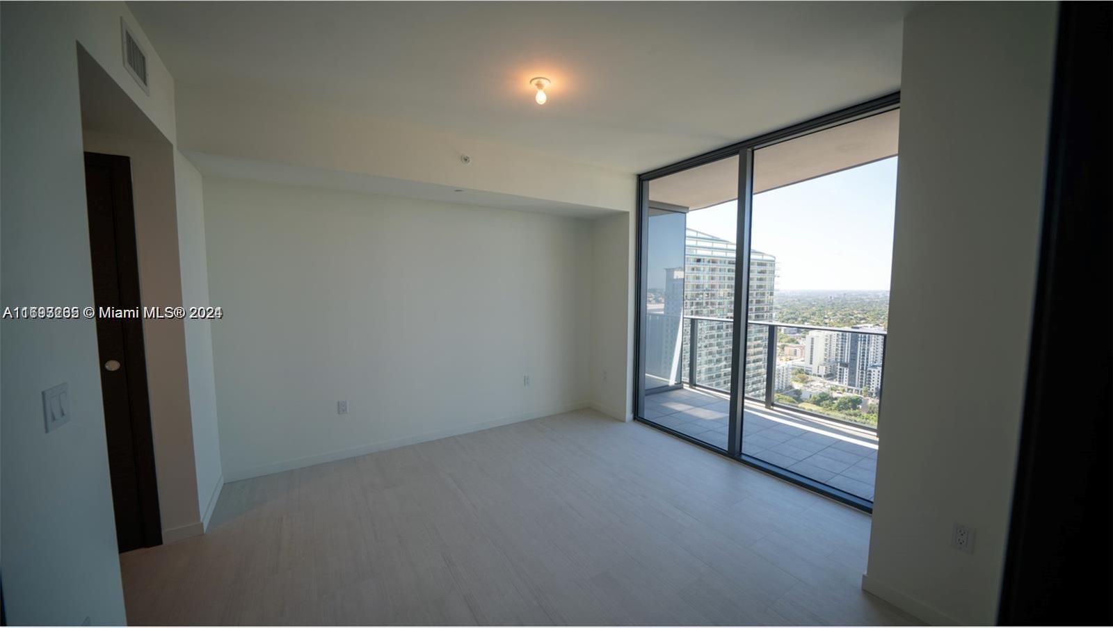 1000 Brickell Plz #3411, Miami FL 33131