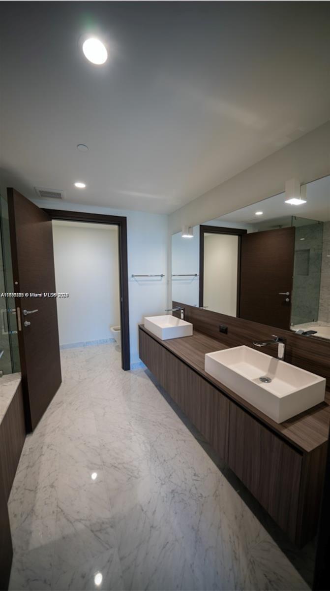 1000 Brickell Plz #3411, Miami FL 33131