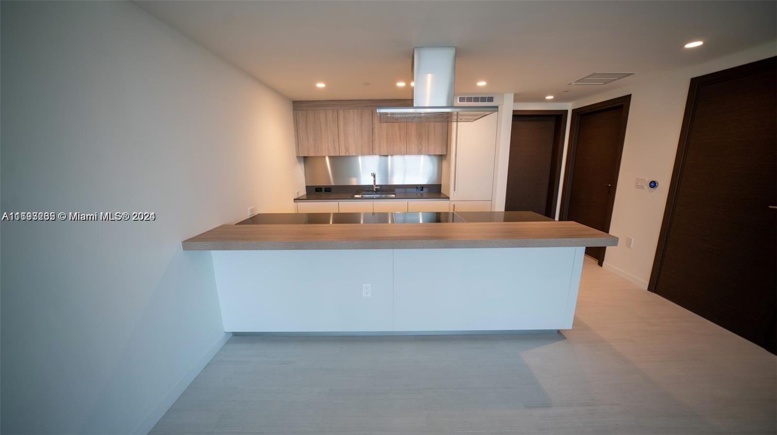 1000 Brickell Plz #3411, Miami FL 33131
