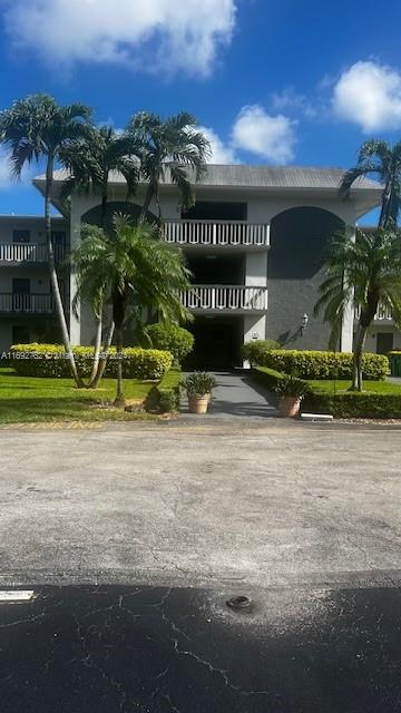 Residential, Hollywood, Florida image 2