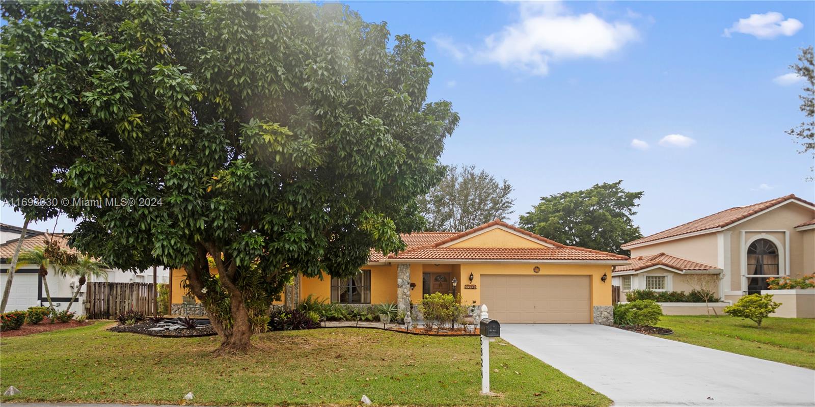 15824 Cotswold Ct, Davie, Florida image 2