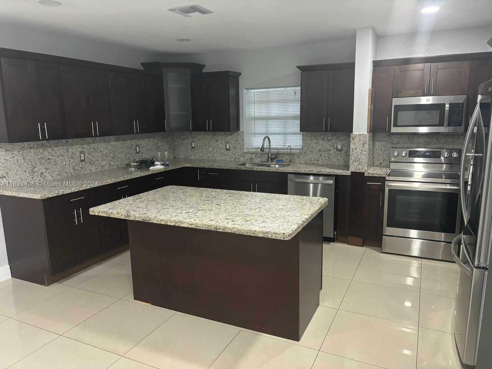 6330 NW 111th Ter, Hialeah, FL 33012