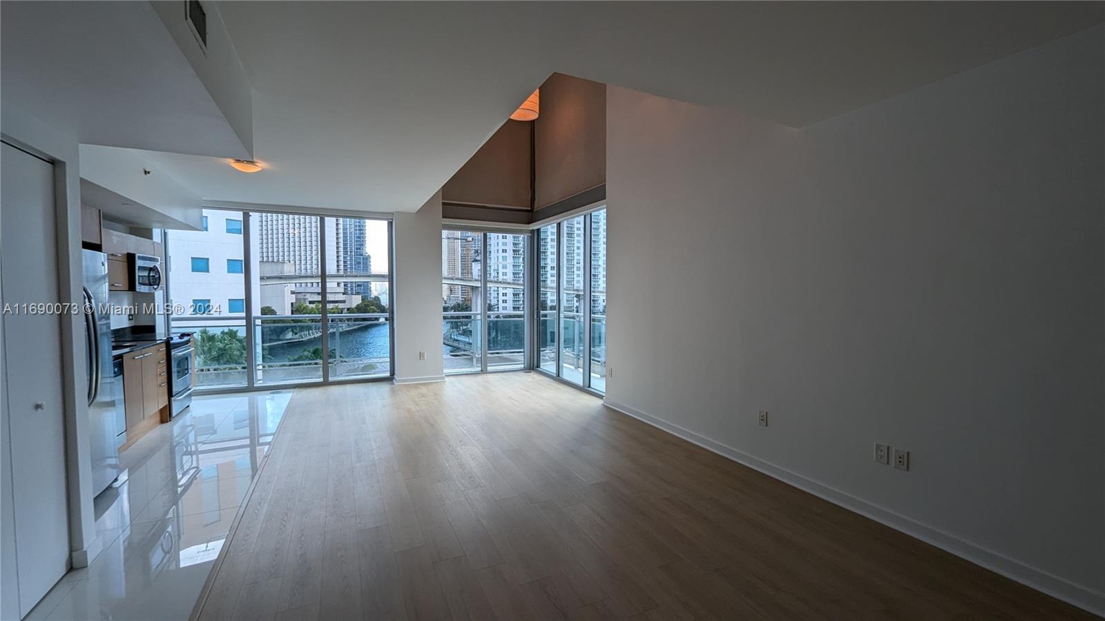 350 S Miami Ave #707, Miami FL 33130