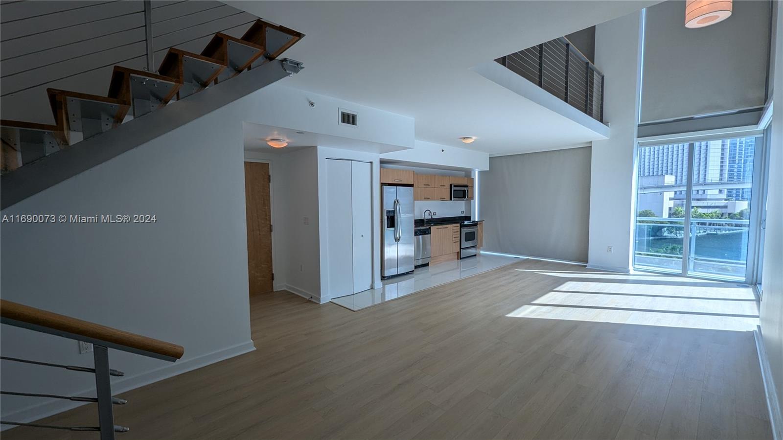 350 S Miami Ave #707, Miami FL 33130