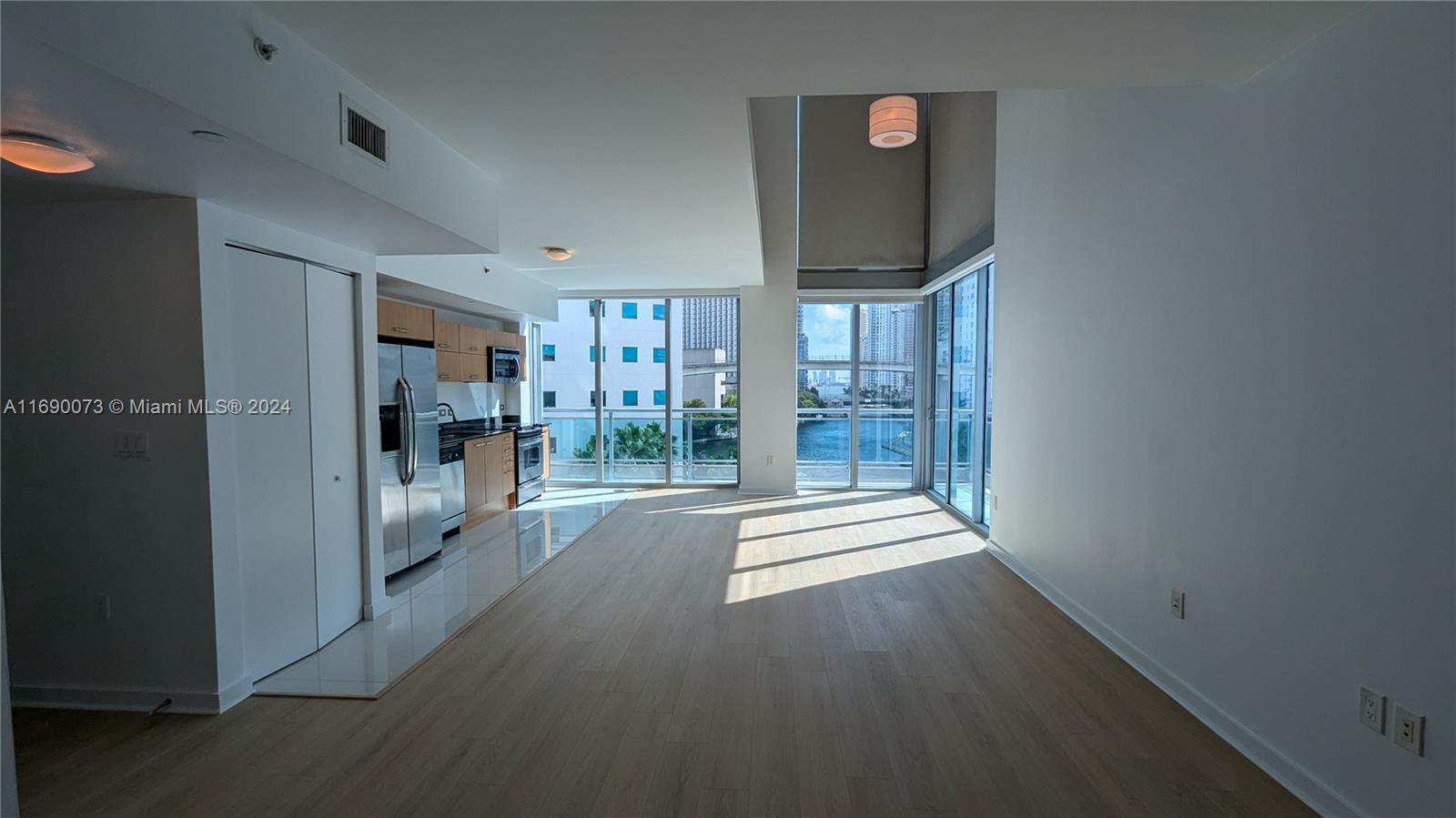 350 S Miami Ave #707, Miami FL 33130