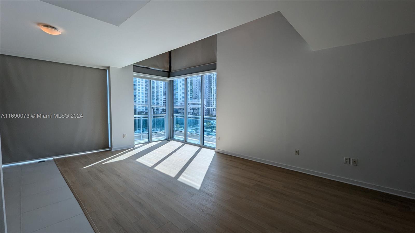 350 S Miami Ave #707, Miami FL 33130