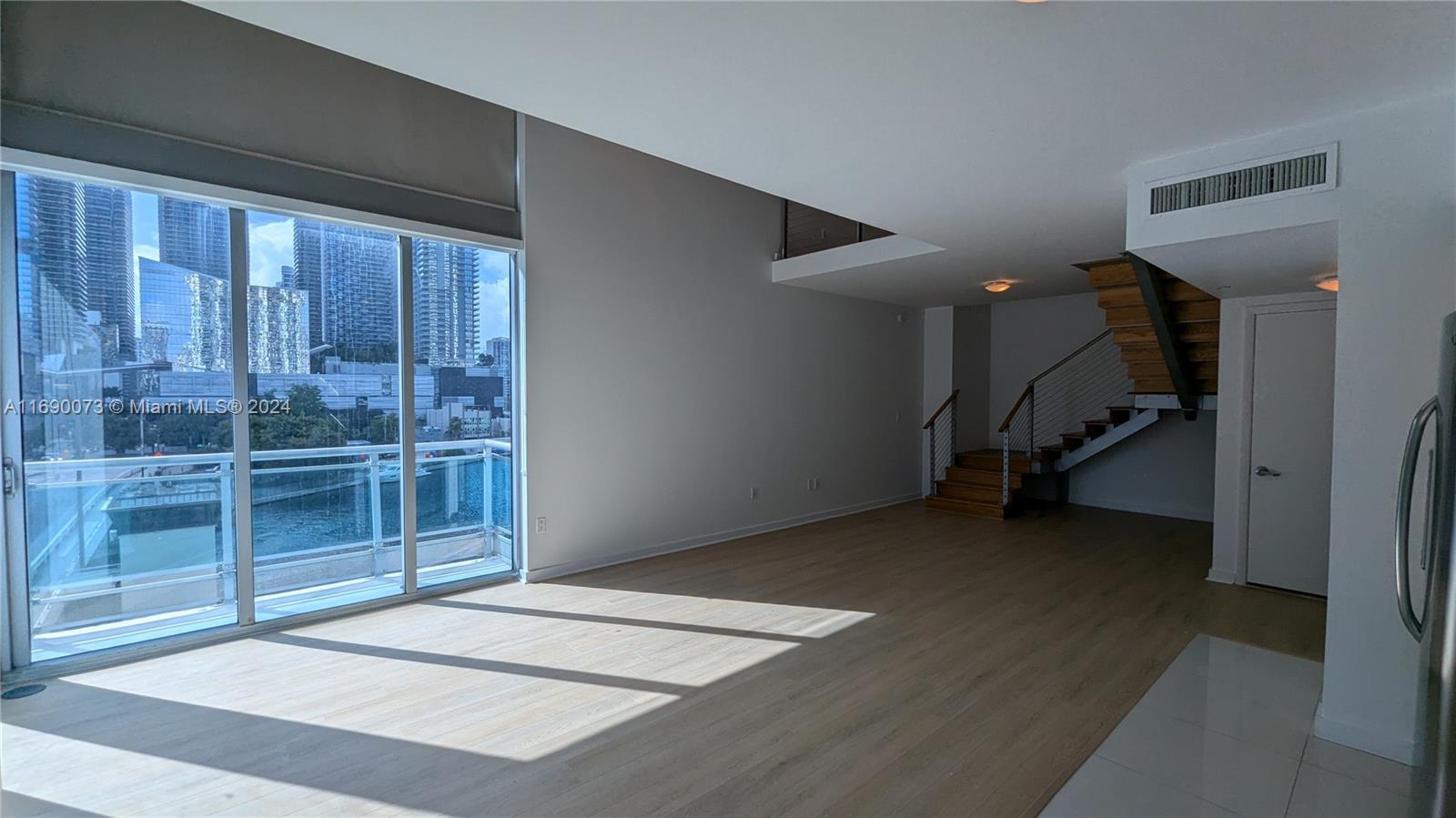 350 S Miami Ave #707, Miami FL 33130
