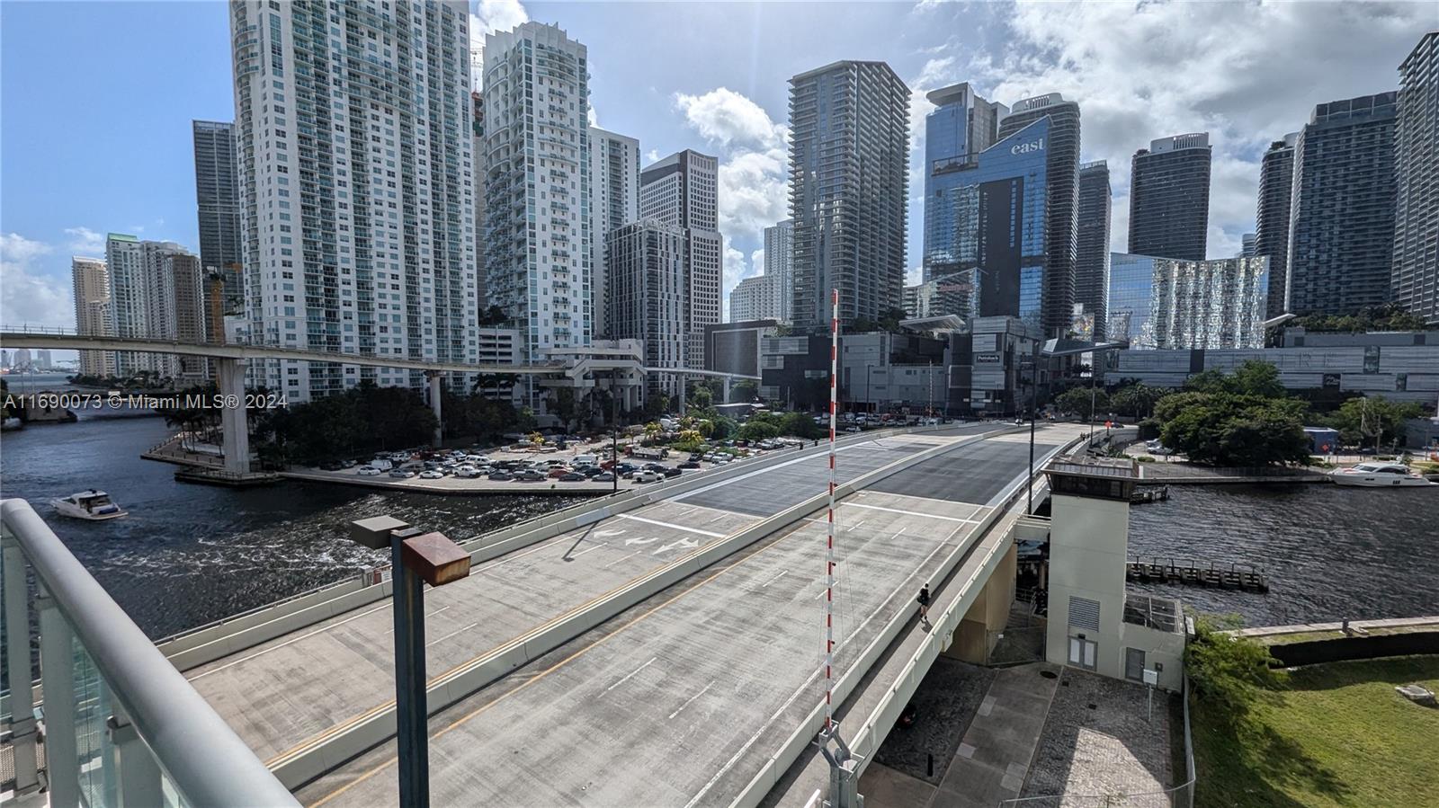 350 S Miami Ave #707, Miami FL 33130