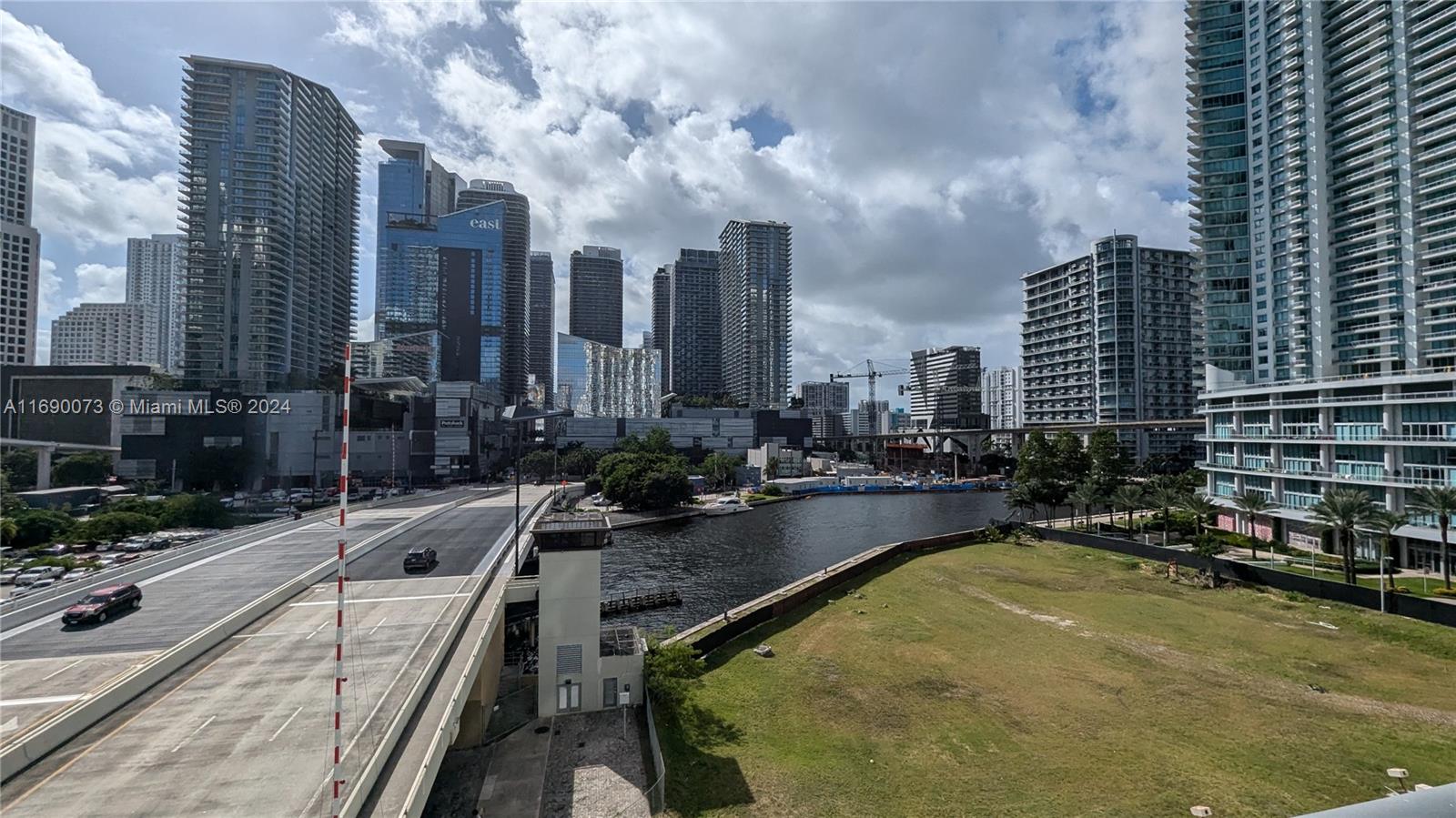 350 S Miami Ave #707, Miami FL 33130
