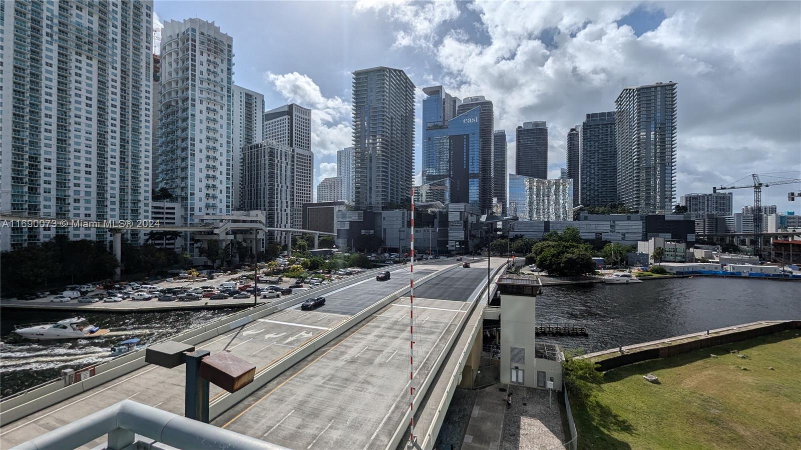 350 S Miami Ave #707, Miami FL 33130