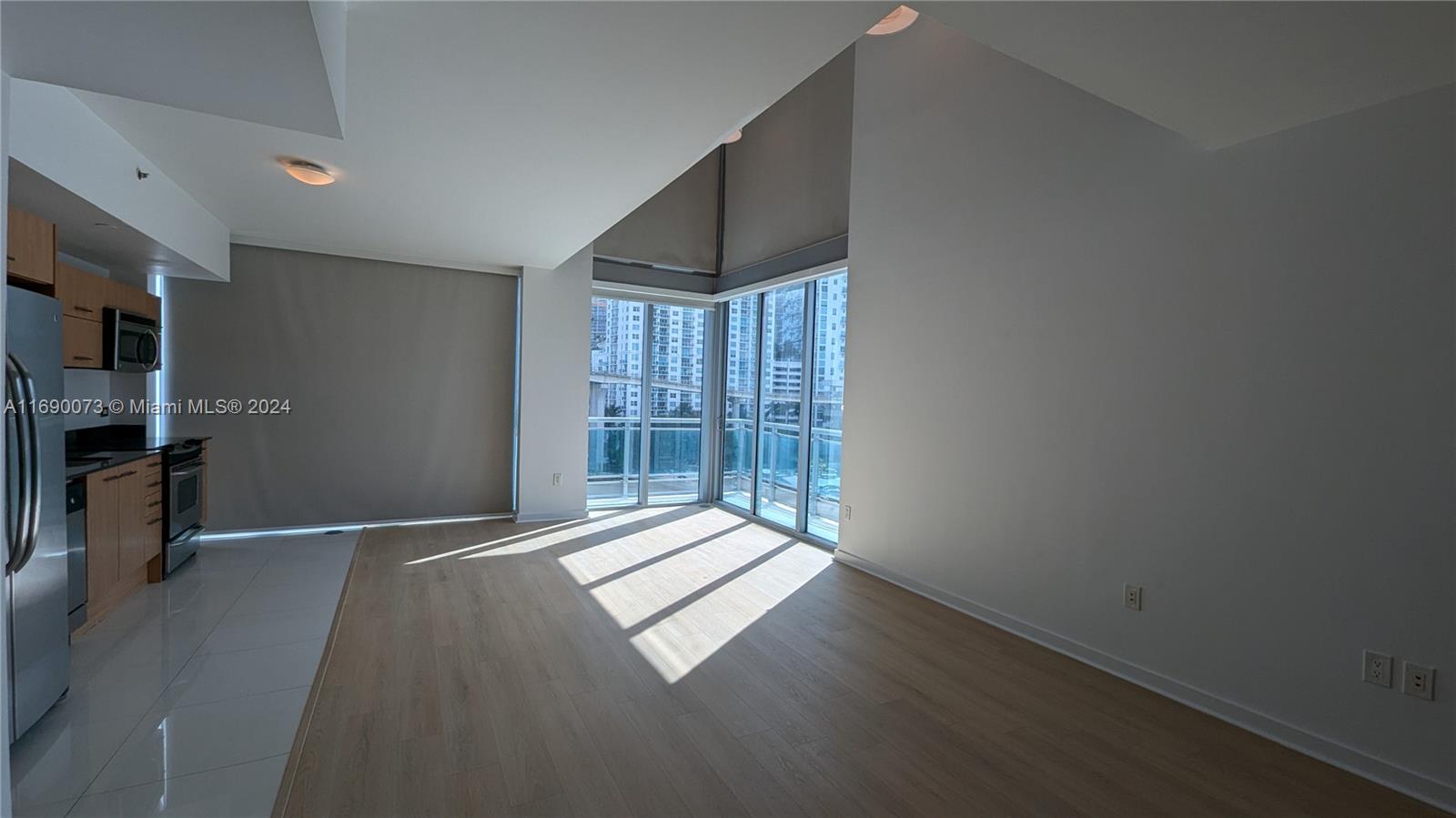 350 S Miami Ave #707, Miami FL 33130