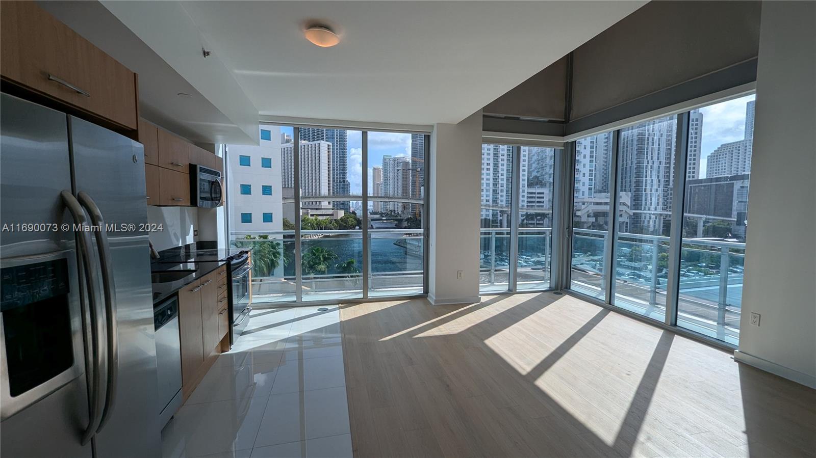 350 S Miami Ave #707, Miami FL 33130