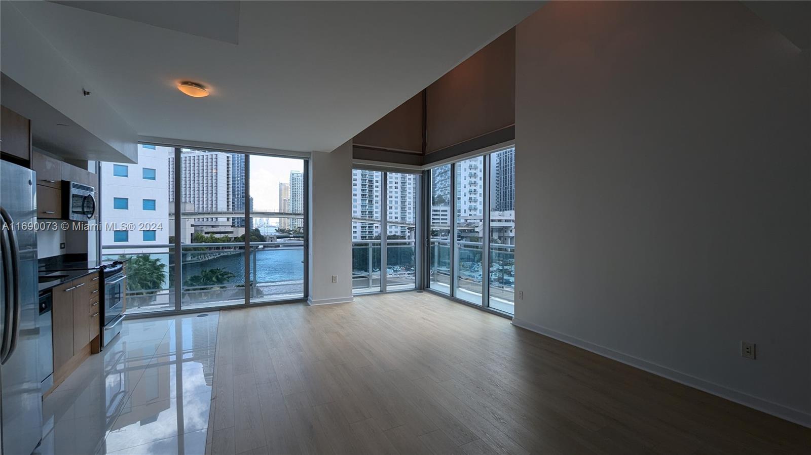 350 S Miami Ave #707, Miami FL 33130