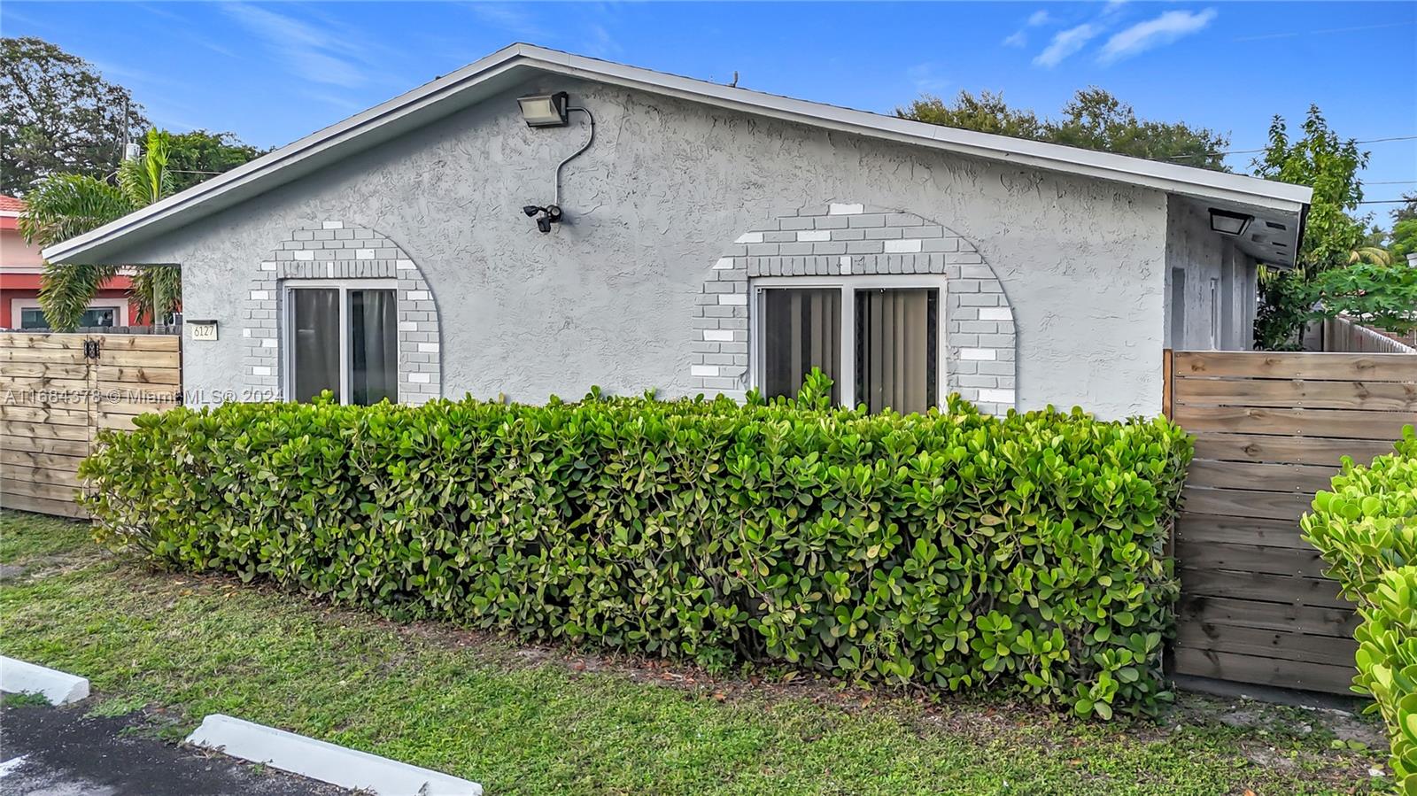 6127 SW 39th St, Miramar, Florida image 2