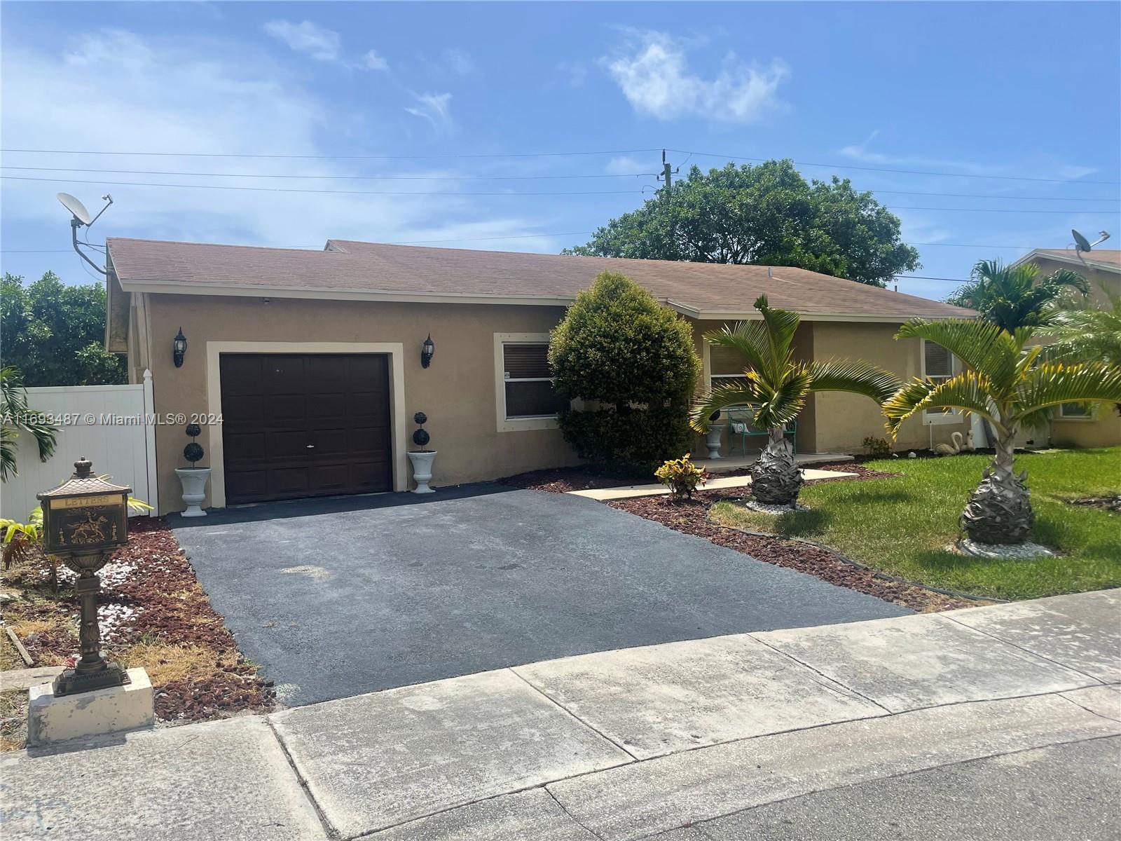 Residential, Deerfield Beach, Florida image 1