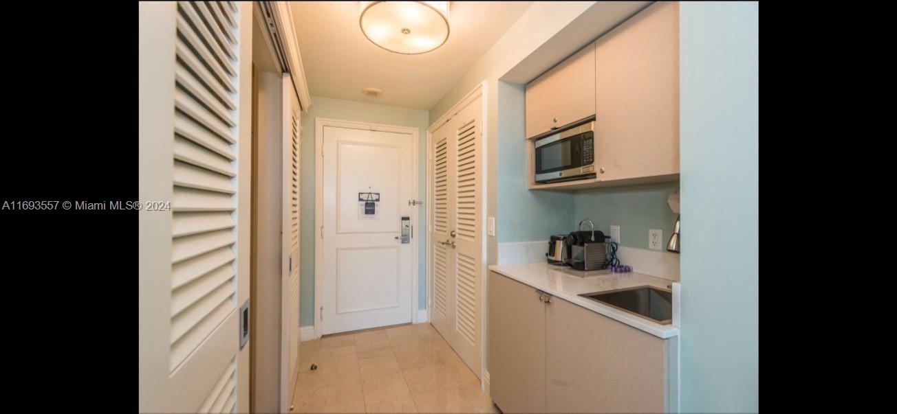 455 Grand Bay Dr #820, Key Biscayne, Florida image 2