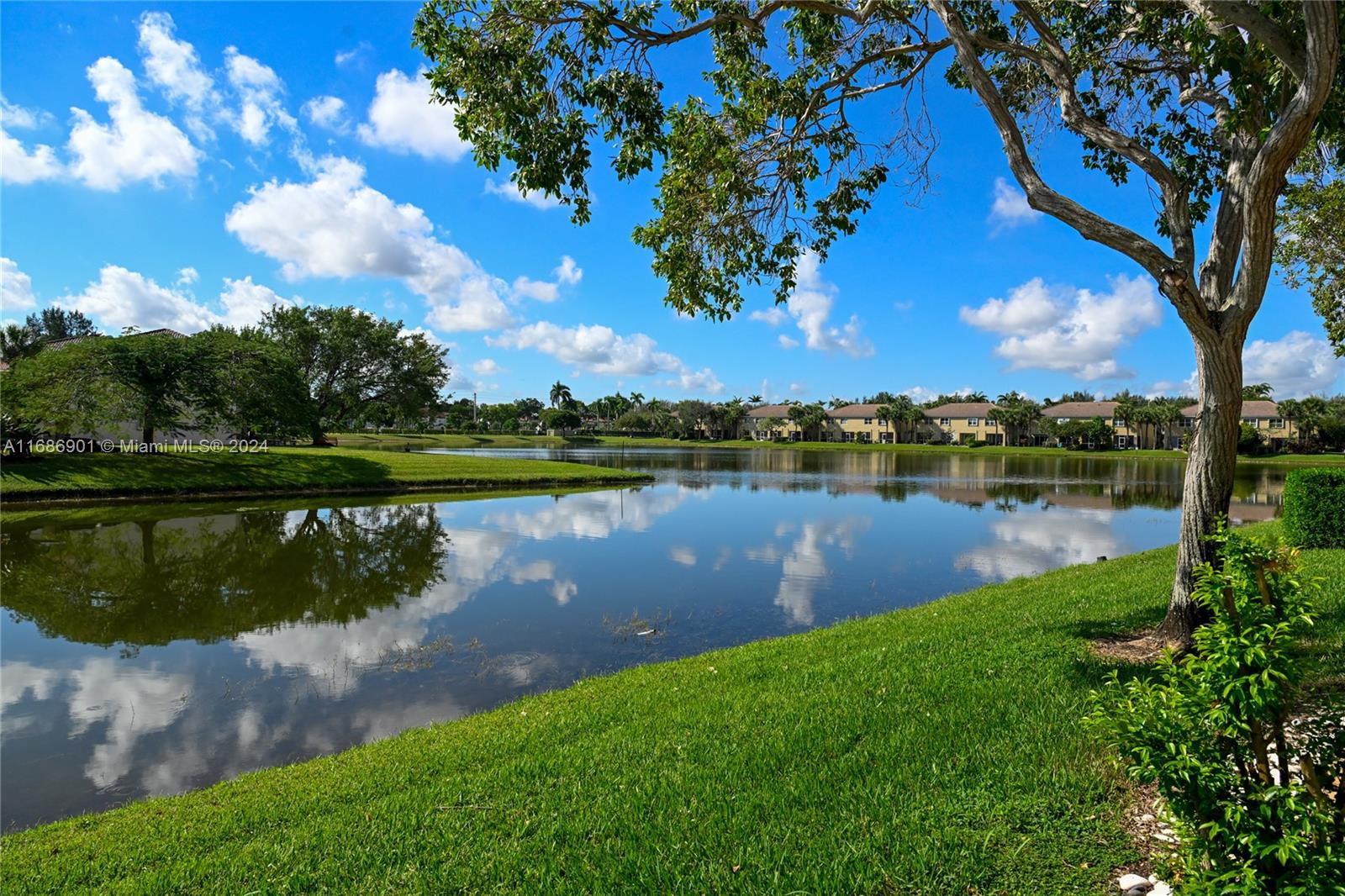 12026 SW 5th Ct, Pembroke Pines, Florida image 9