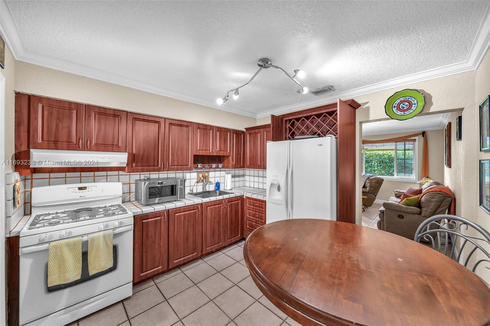 5616 Arthur St, Hollywood, Florida image 17