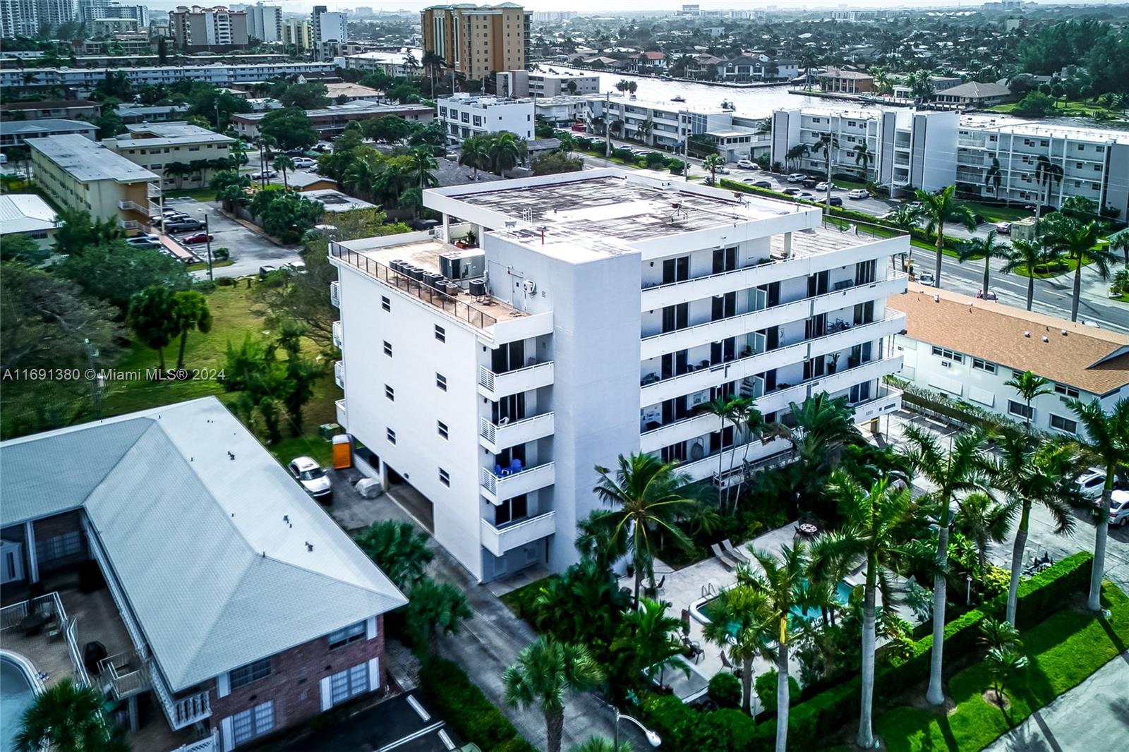 3212 NE 12th St #303, Pompano Beach, Florida image 40