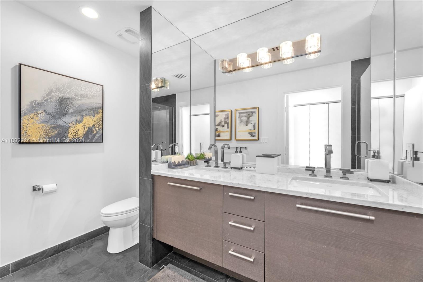 900 Biscayne Blvd #3305, Miami FL 33132