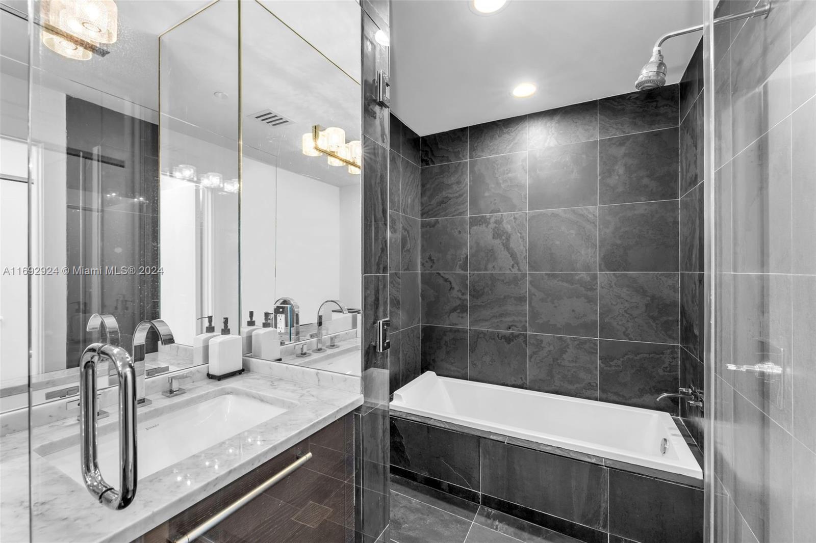 900 Biscayne Blvd #3305, Miami FL 33132