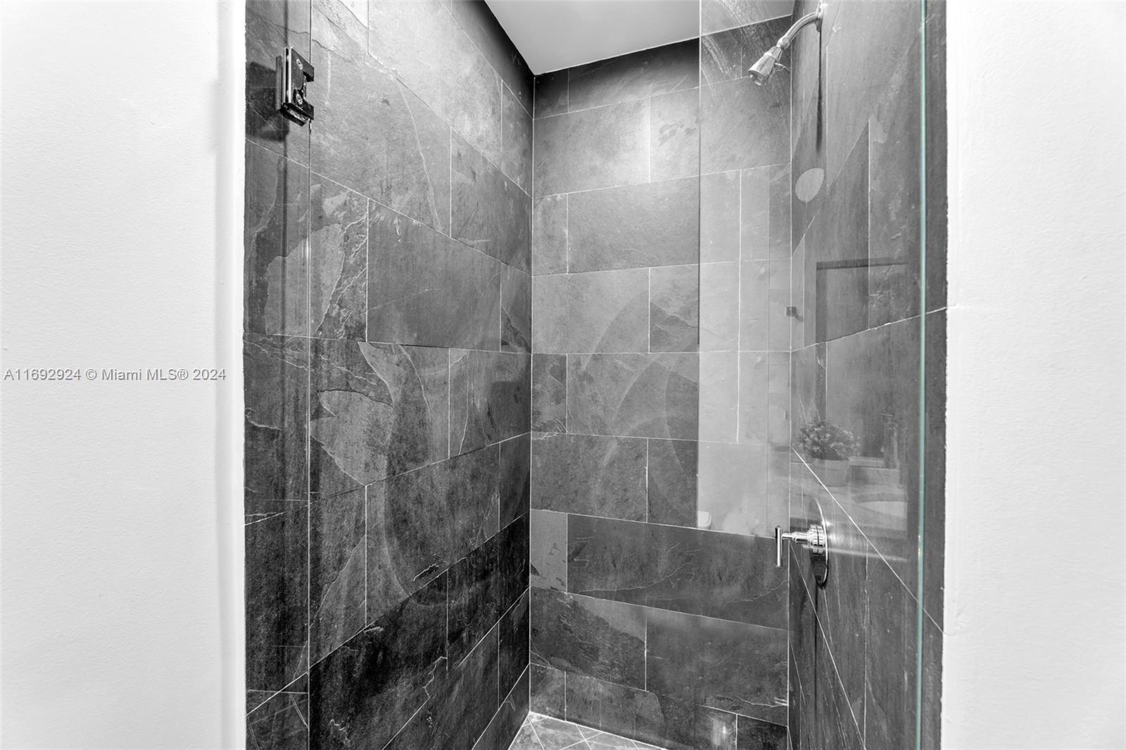 900 Biscayne Blvd #3305, Miami FL 33132