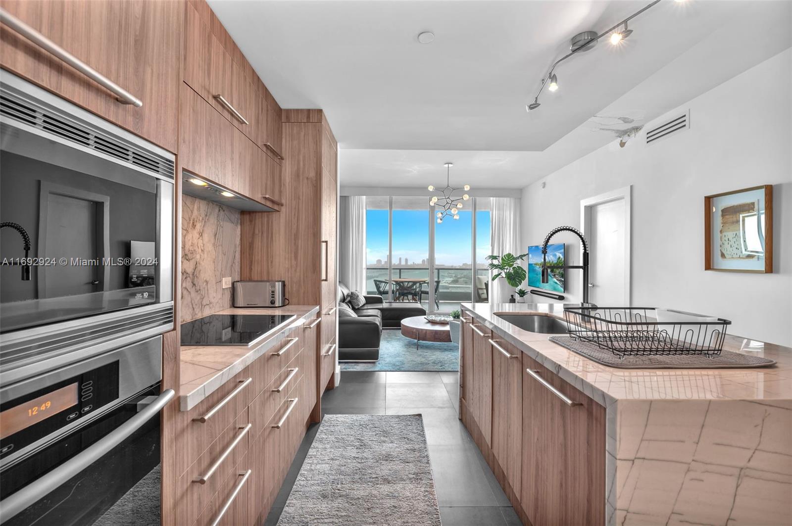 900 Biscayne Blvd #3305, Miami FL 33132